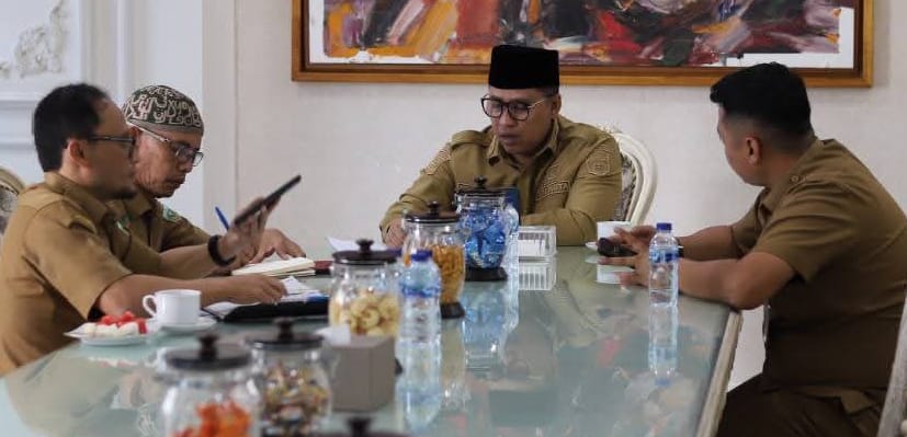 Wako Hendri Arnis saat diskusi dengan Kepala BPKD, Winarno Dahlan, ME.
